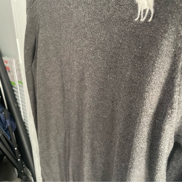 Abercrombie & Fitch Men's Grey Muscle V-Neck Cashmere Blend Sweater Size Large - Picture 3 of 6